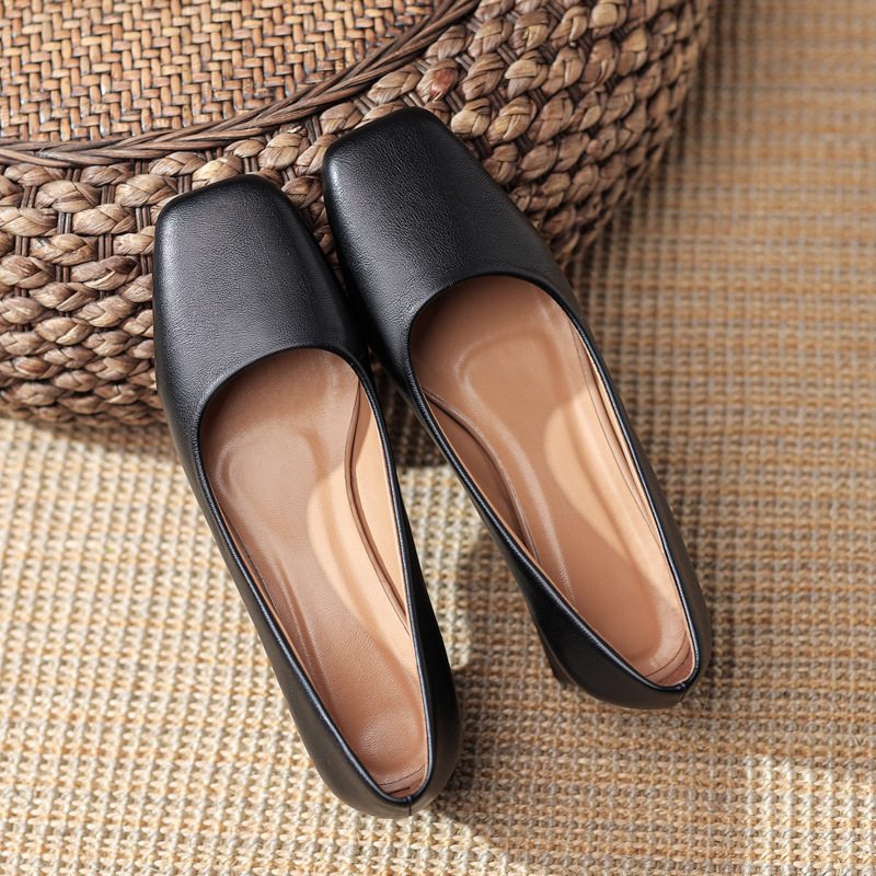 Black leather shoes middle-heel shoes for women