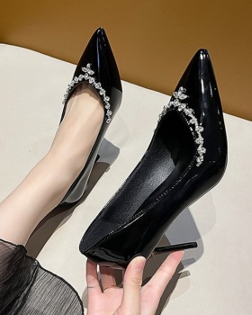 Fine-root lady high-heeled shoes patent leather shoes