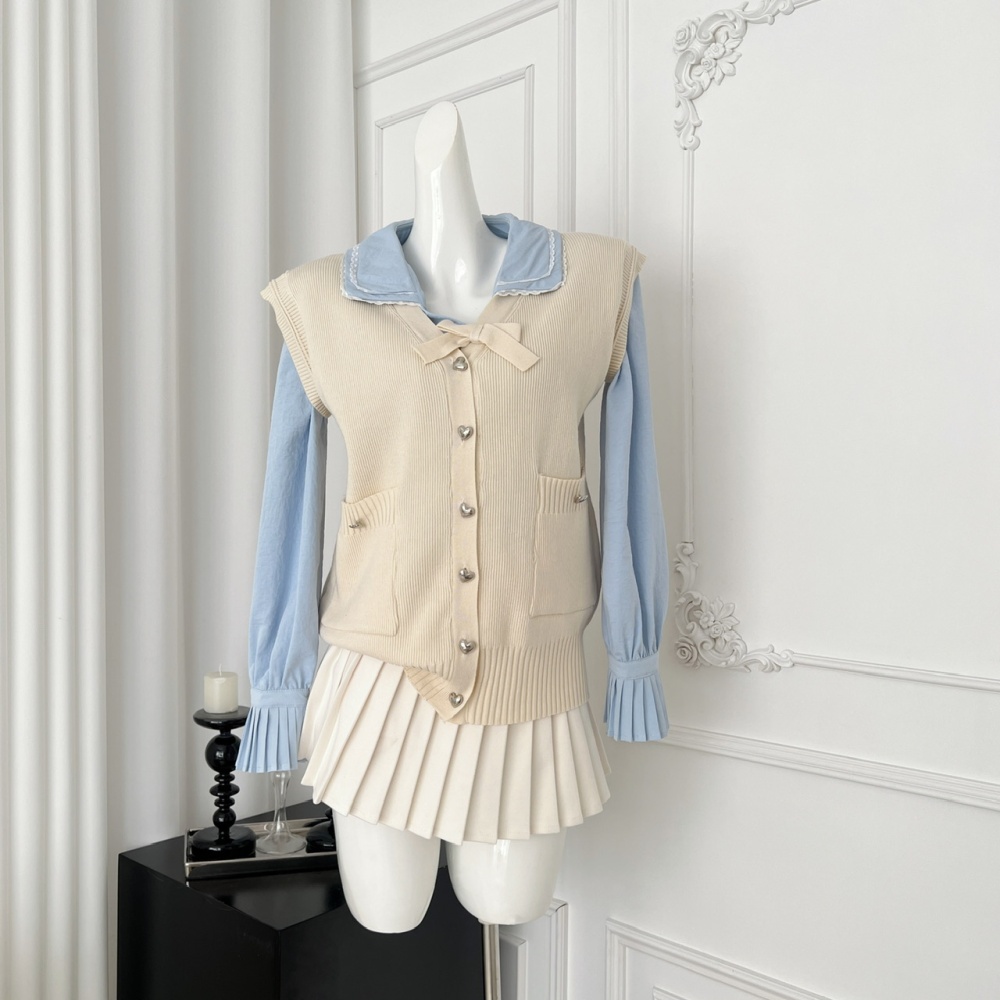 Knitted white sweater bow London style waistcoat