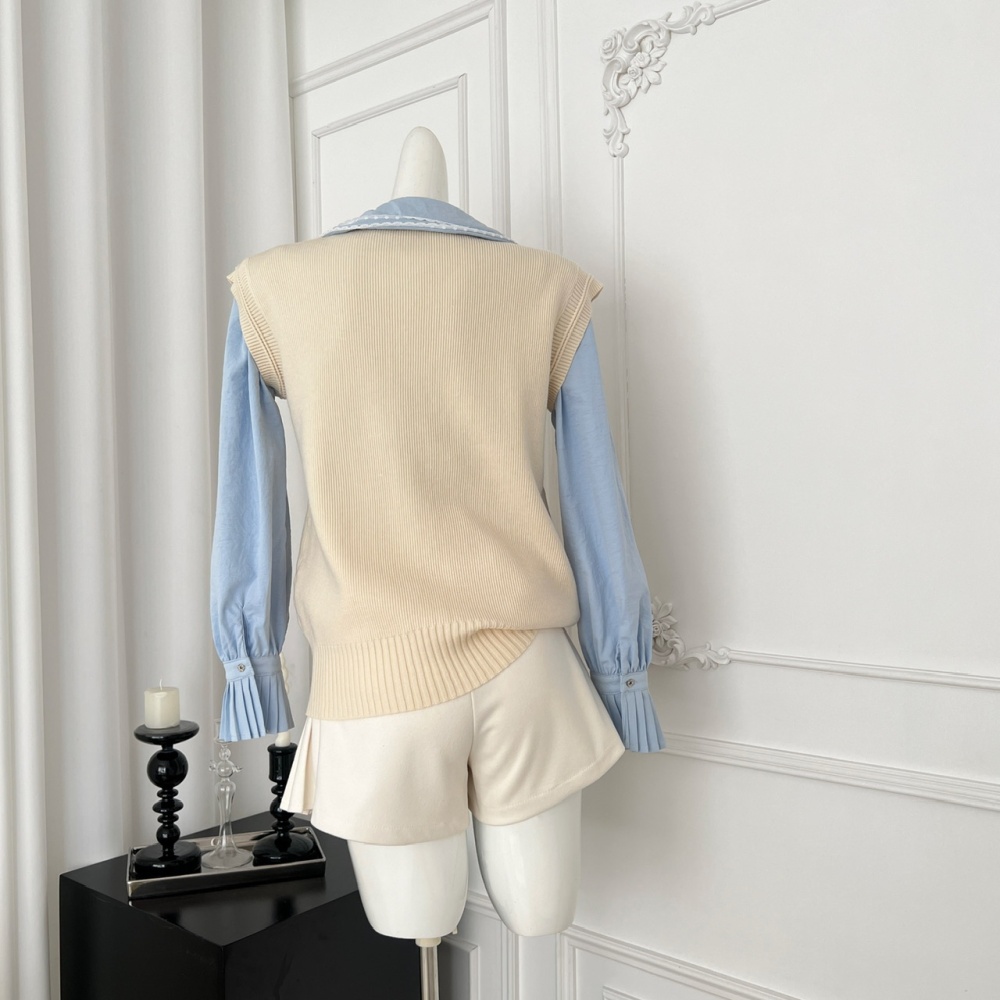 Knitted white sweater bow London style waistcoat