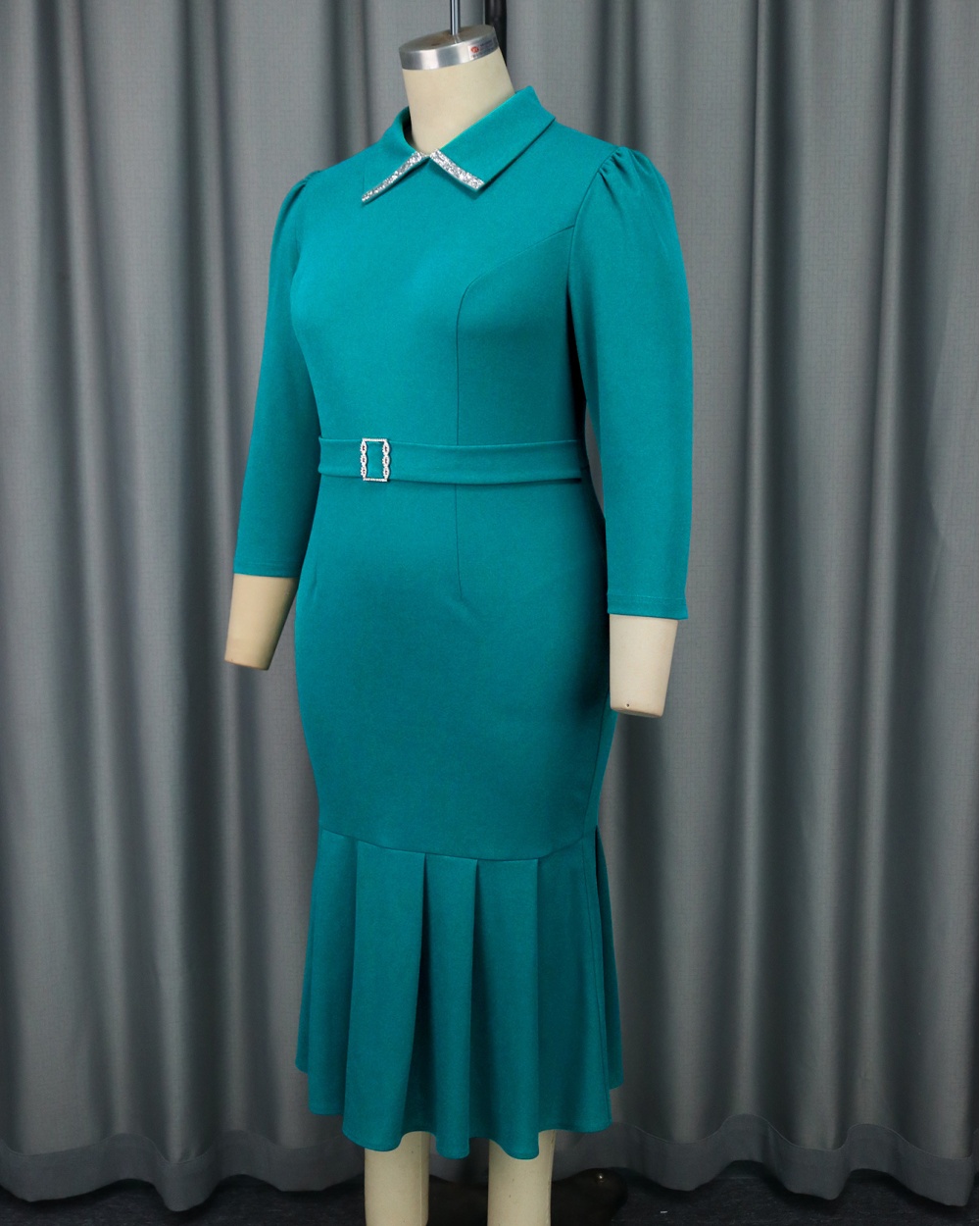 Large yard shirt collar banquet mermaid dress