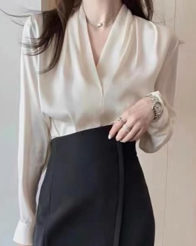 Commuting niche shirt V-neck satin tops for women