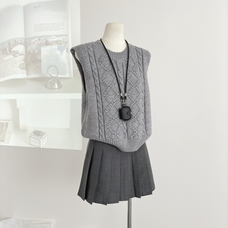 Knitted autumn vest short round neck waistcoat