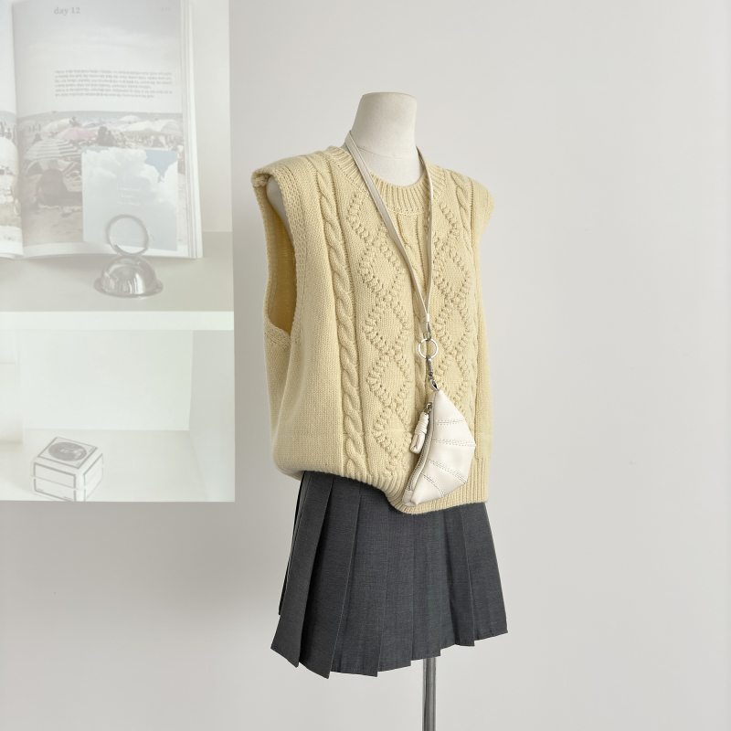 Knitted autumn vest short round neck waistcoat