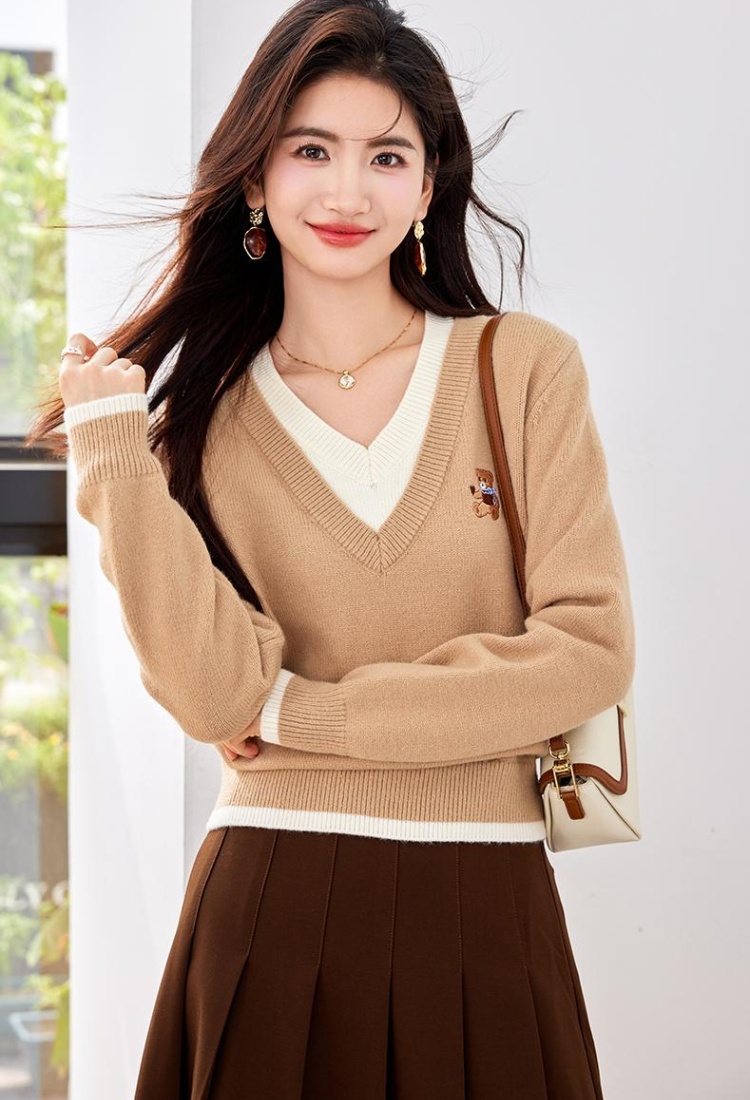 Pseudo-two inside the ride V-neck sweater for women