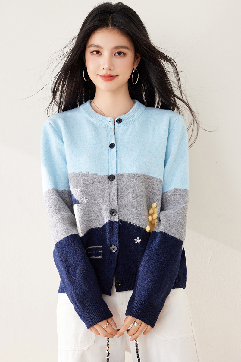 Knitted sweater round neck cardigan for women