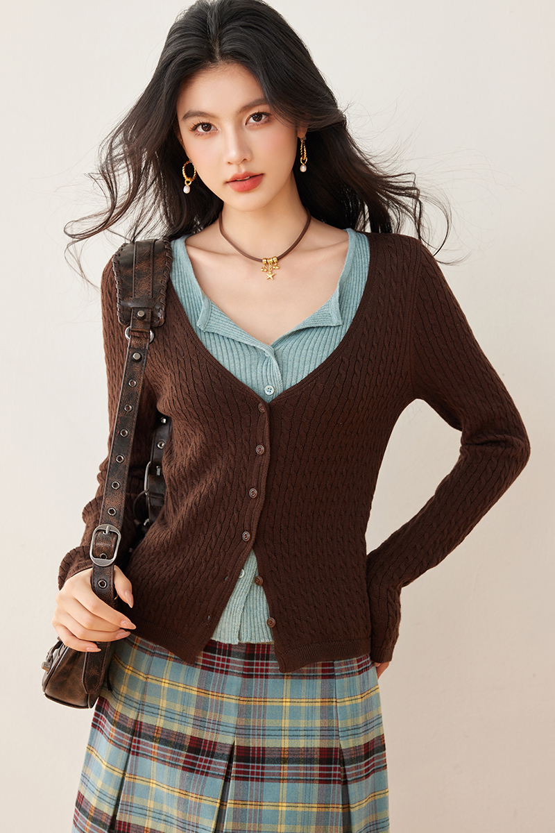 Slim Pseudo-two tops Western style fashionable sweater