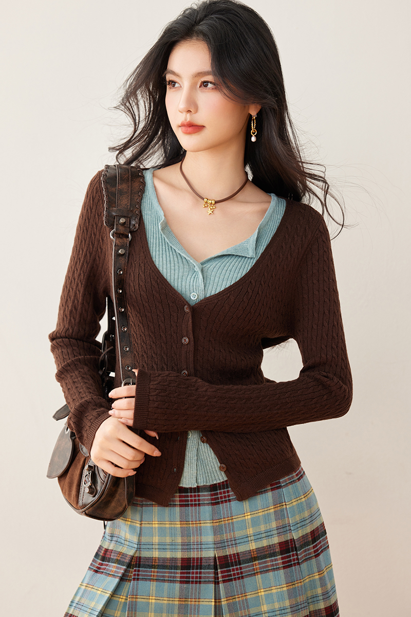 Slim Pseudo-two tops Western style fashionable sweater