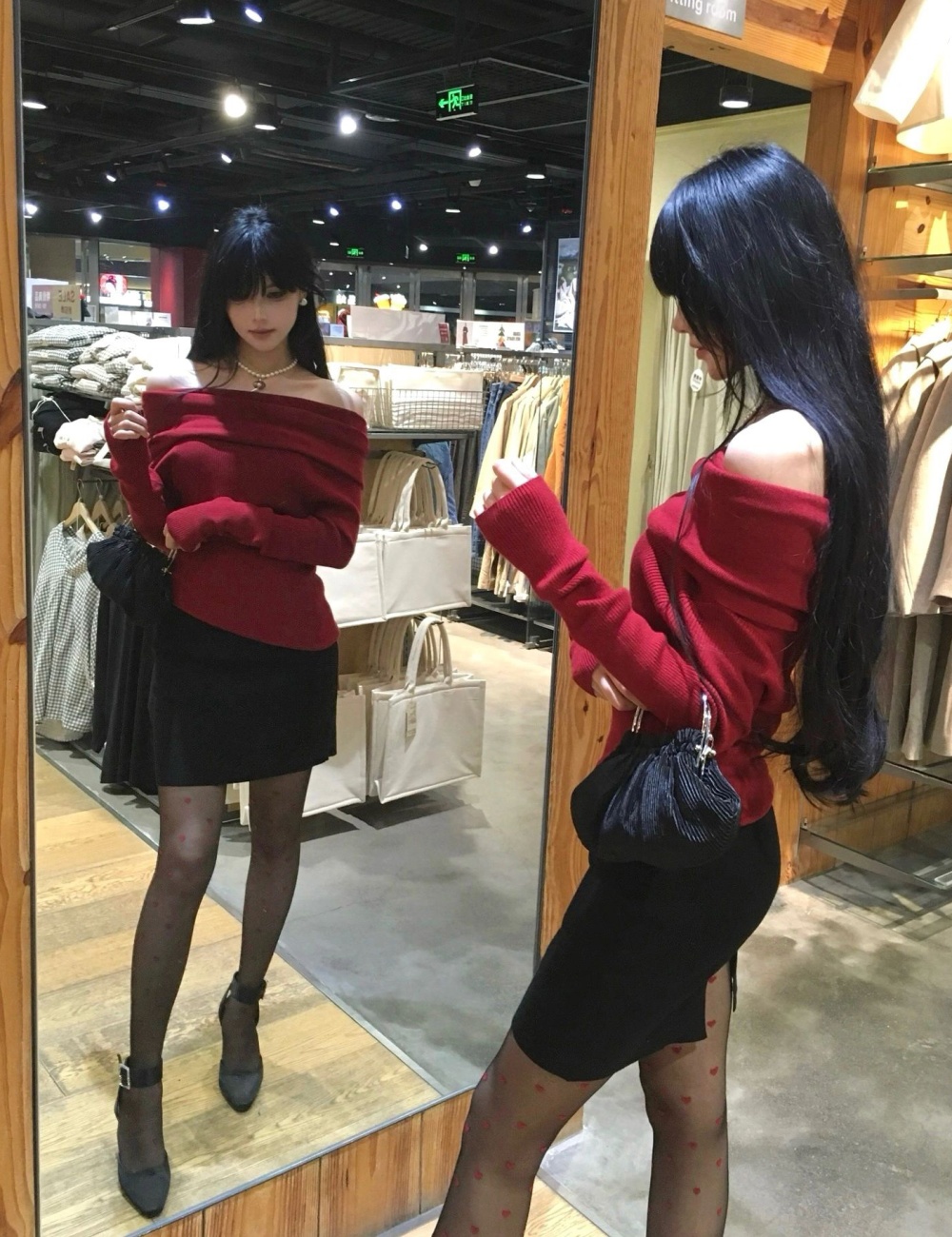 Red strapless knitted sweater