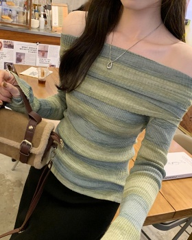 Unique niche tops flat shoulder bottoming shirt for women