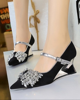 Pointed light luxury rhinestone bow decoration shoes