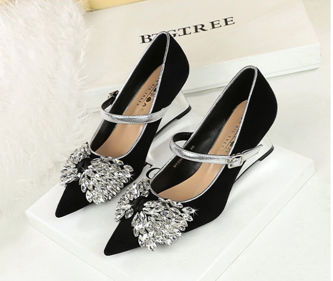 Pointed light luxury rhinestone bow decoration shoes