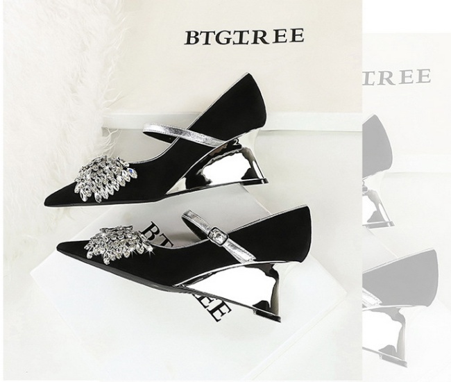 Pointed light luxury rhinestone bow decoration shoes