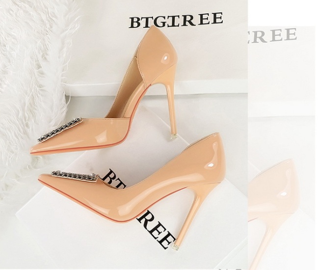 Low metal shoes hollow high-heeled shoes