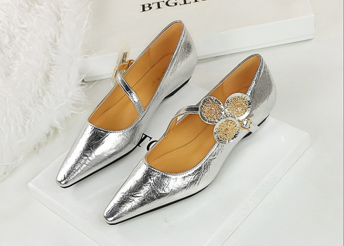 Low metal retro slipsole shoes