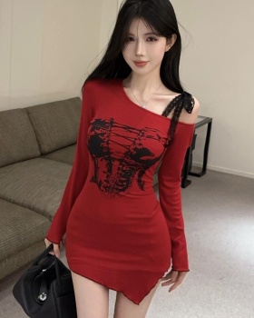 Red shoulder long sleeve enticement dress for women