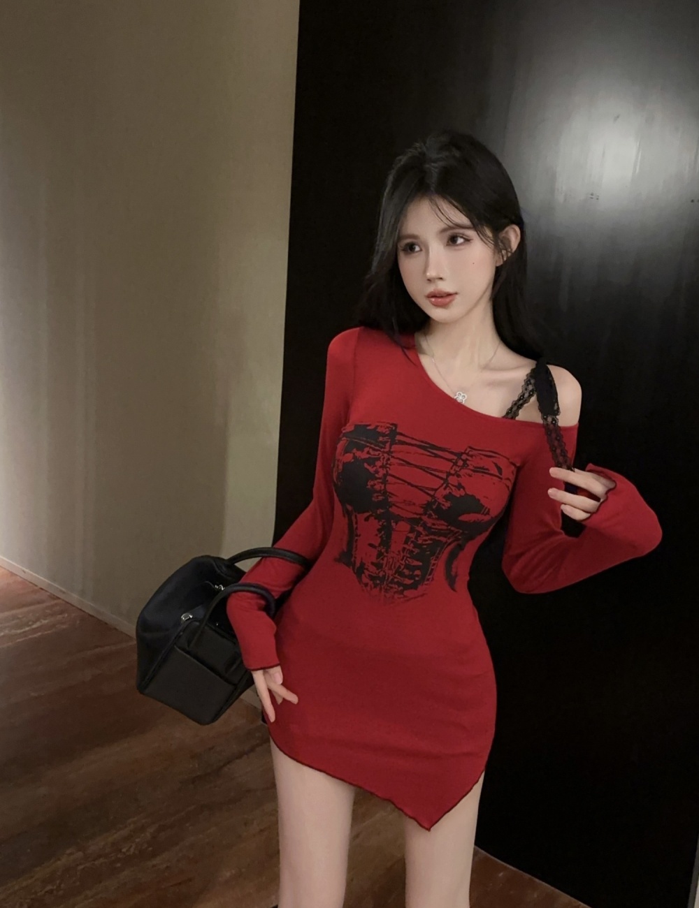 Red shoulder long sleeve enticement dress for women