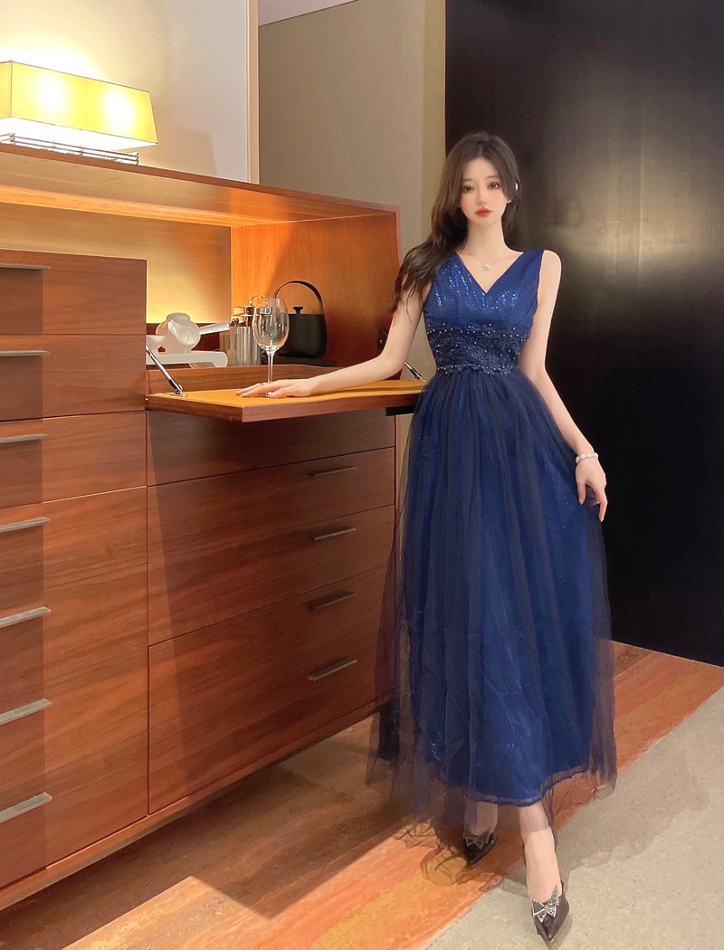 Pure sleeveless lady dress V-neck sweet long dress