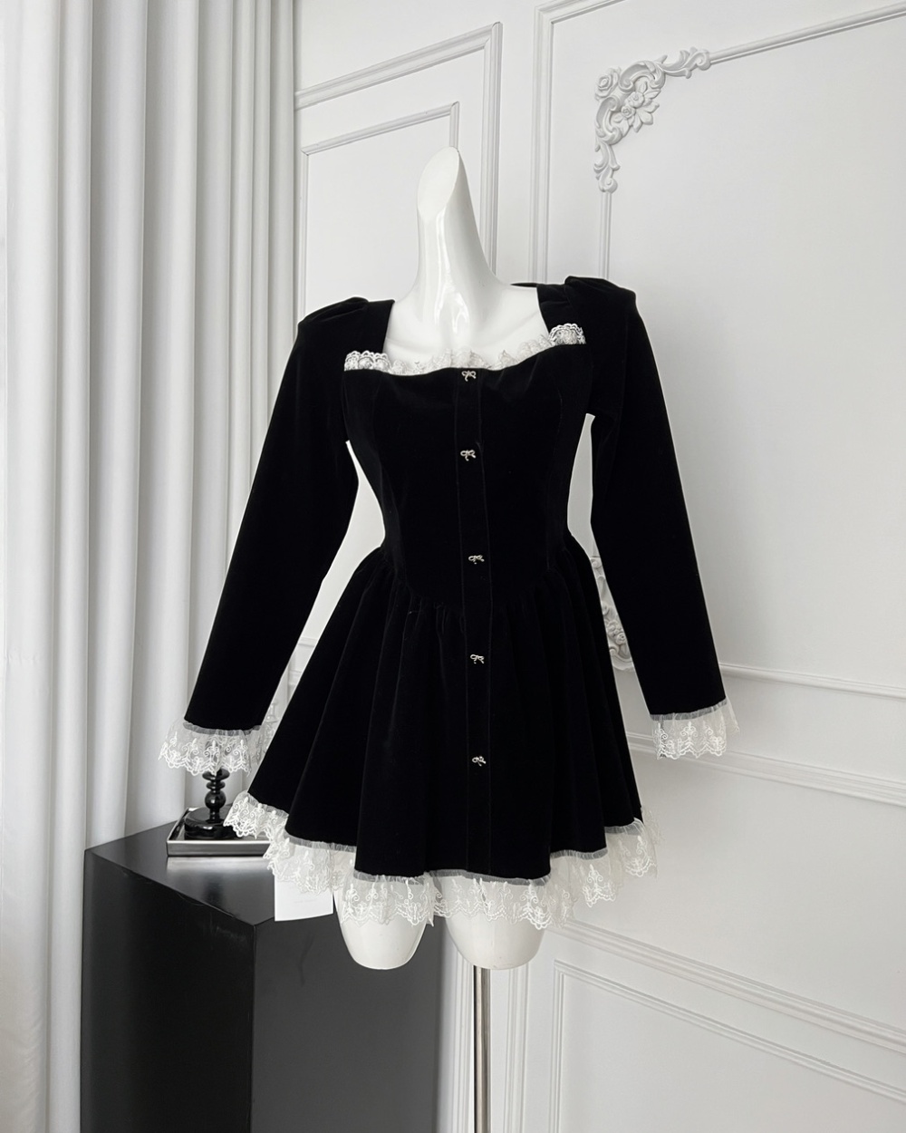 Slim black-white dress sweet autumn and winter cloak