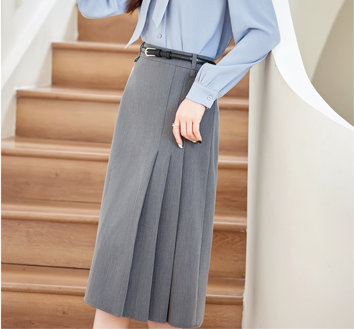 Pleated long skirt