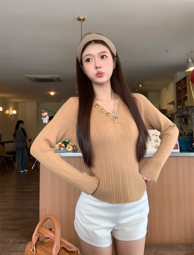 Knitted slim autumn and winter buckle V-neck enticement tops