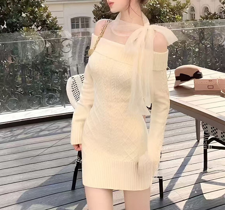 Knitted package hip flat shoulder dress