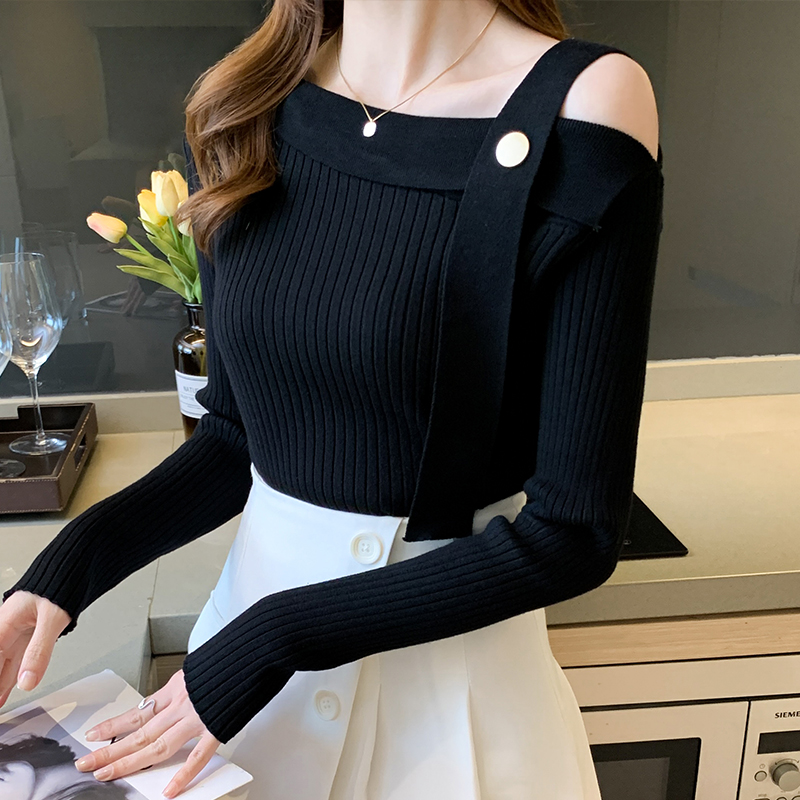 Black sloping shoulder bottoming shirt slim sweater