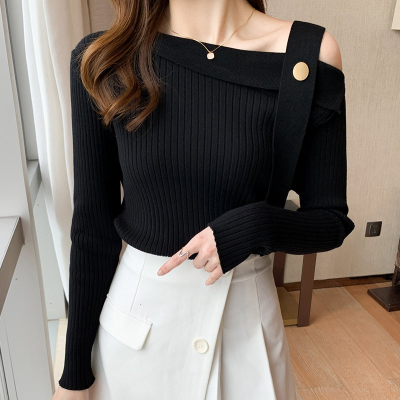 Black sloping shoulder bottoming shirt slim sweater