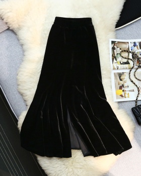 Split velvet skirt