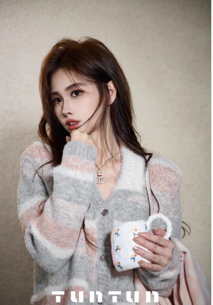 Autumn and winter gradient heart sweater