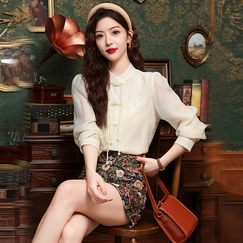 Spring embroidery short skirt slim shirt a set