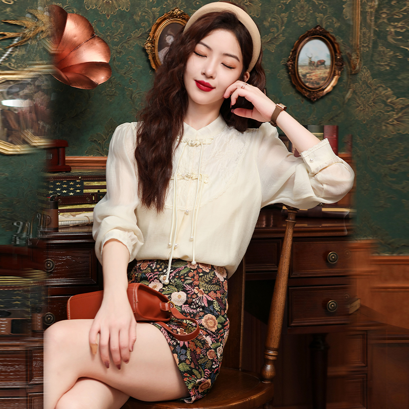 Spring embroidery short skirt slim shirt a set