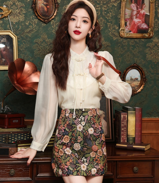 Spring embroidery short skirt slim shirt a set