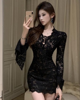 Simple bottoming long V-neck slim lace dress