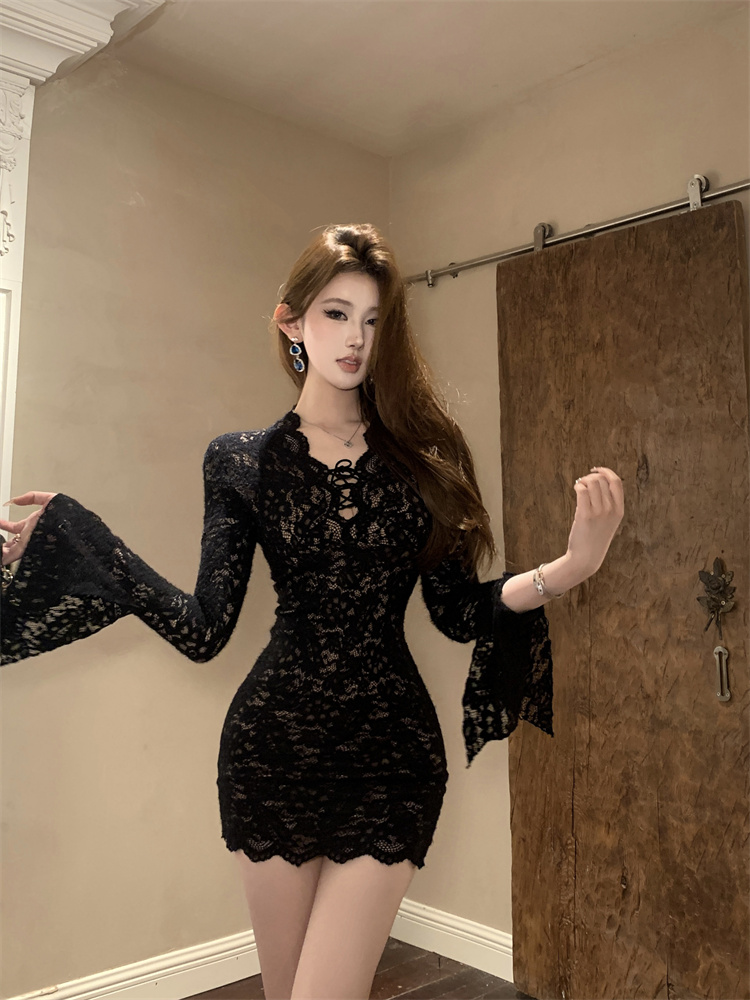 Simple bottoming long V-neck slim lace dress