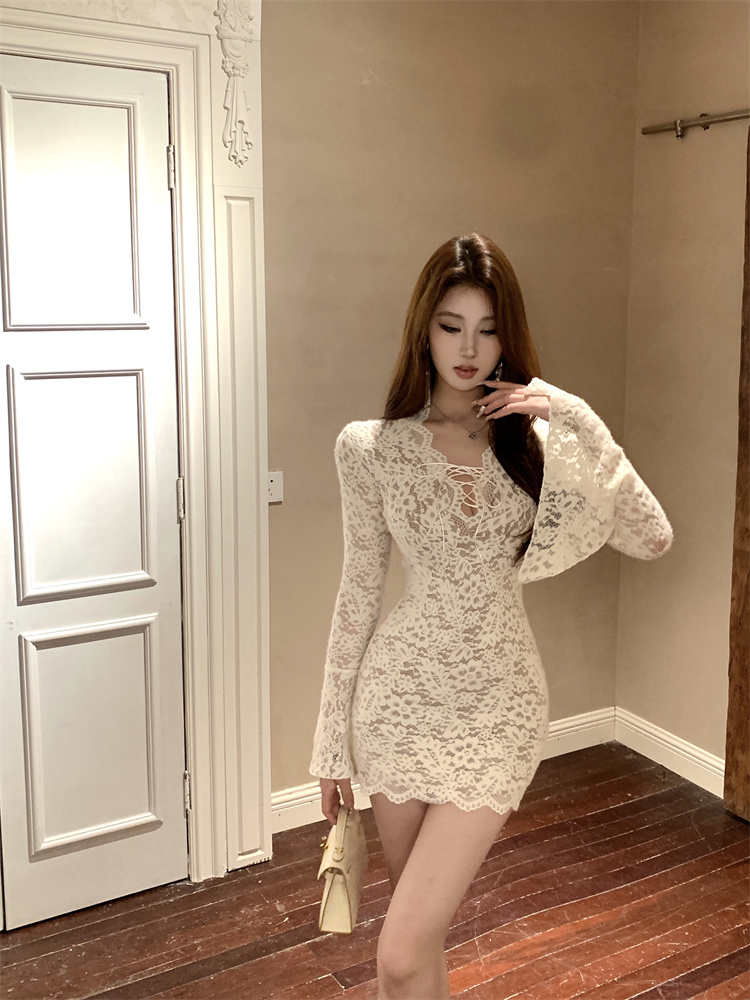 Simple bottoming long V-neck slim lace dress