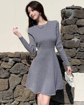 Autumn and winter pinched waist knitted twist bottoming dress