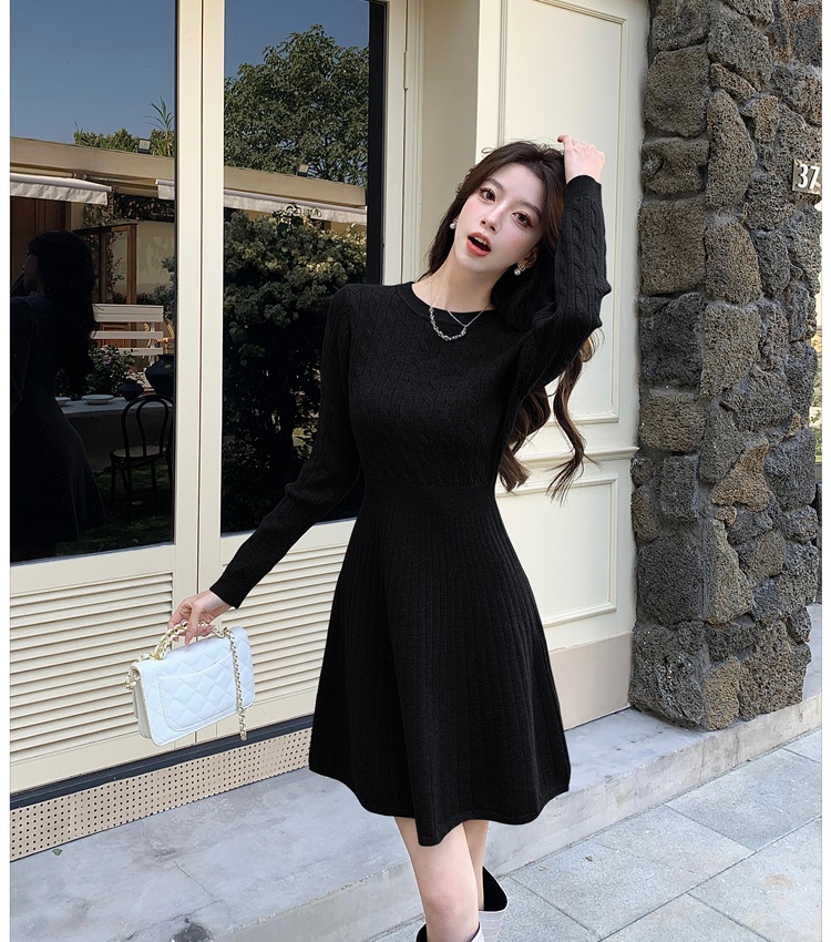 Autumn and winter pinched waist knitted twist bottoming dress