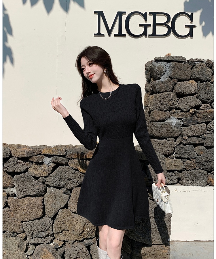 Autumn and winter pinched waist knitted twist bottoming dress