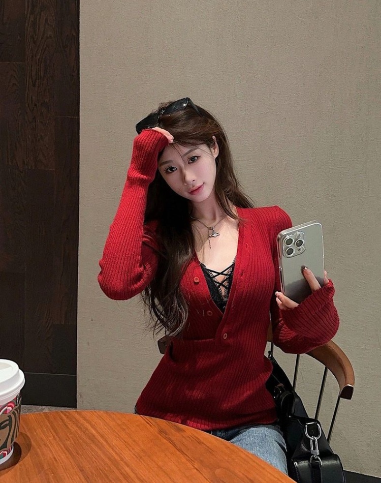 Knitted V-neck tops slim red bottoming shirt for women