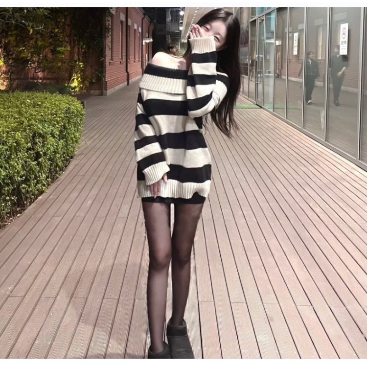 Stripe hip strapless enticement romantic sweater for women