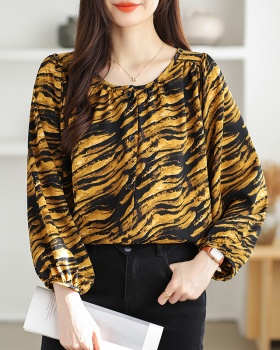 Stripe long sleeve round neck chiffon shirt