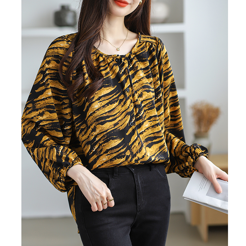 Stripe long sleeve round neck chiffon shirt