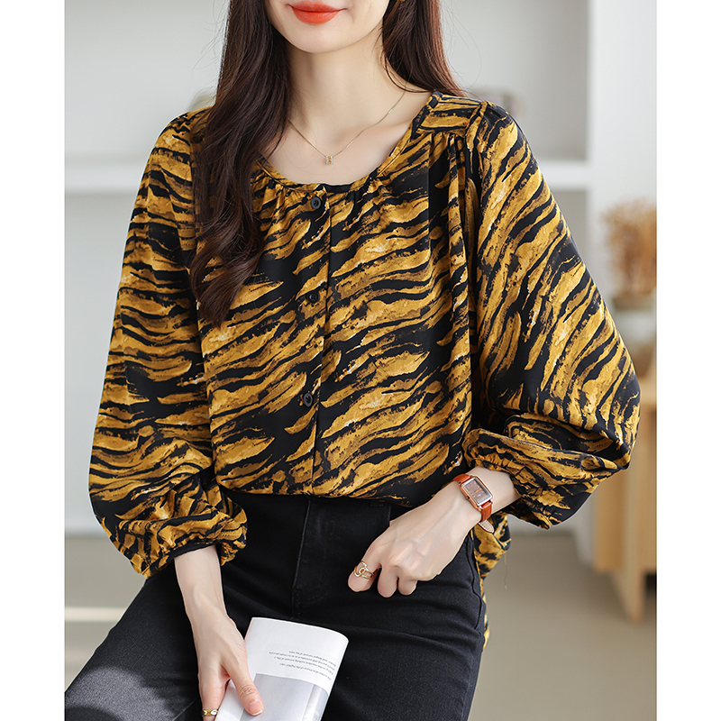 Stripe long sleeve round neck chiffon shirt