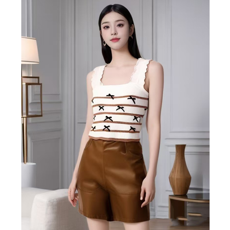 Chanelstyle spicegirl vest wood ear small sling for women