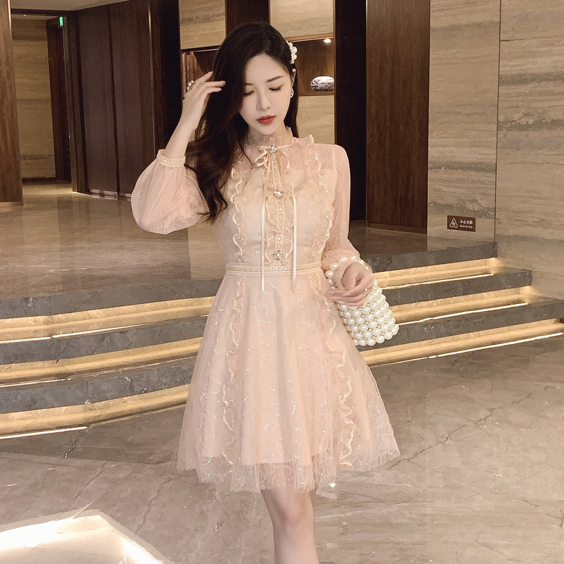 Noble spring long sleeve show young round neck dress