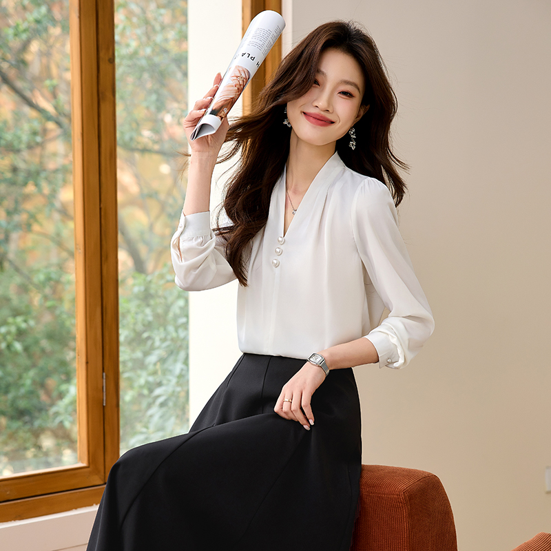 Western style V-neck niche beading temperament shirt