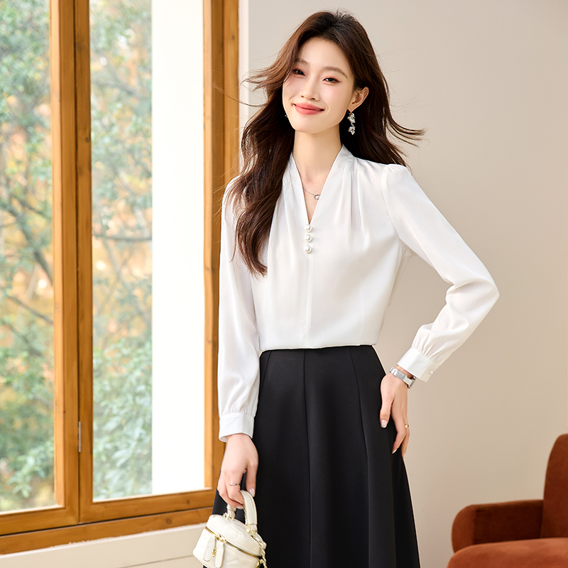 Western style V-neck niche beading temperament shirt