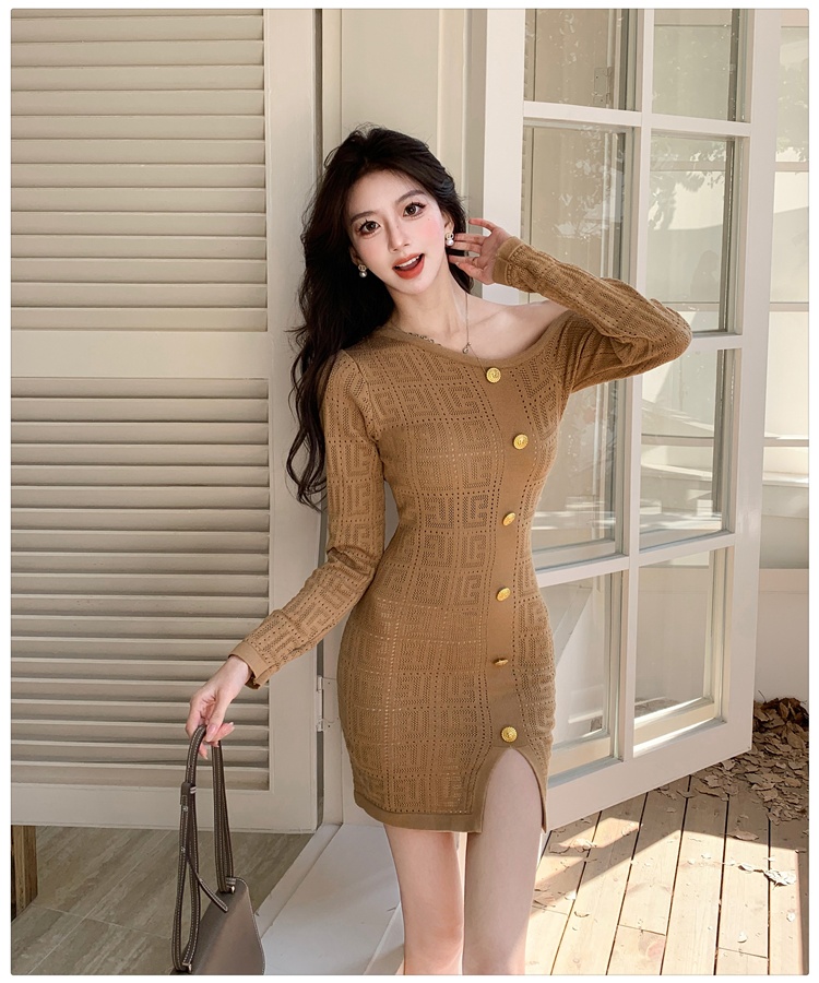 Package hip sloping shoulder knitted dress