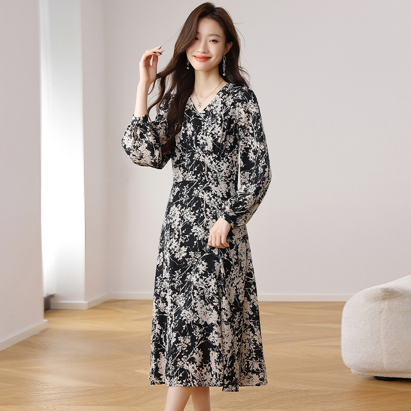 Long sleeve spring pinched waist long slim refinement dress